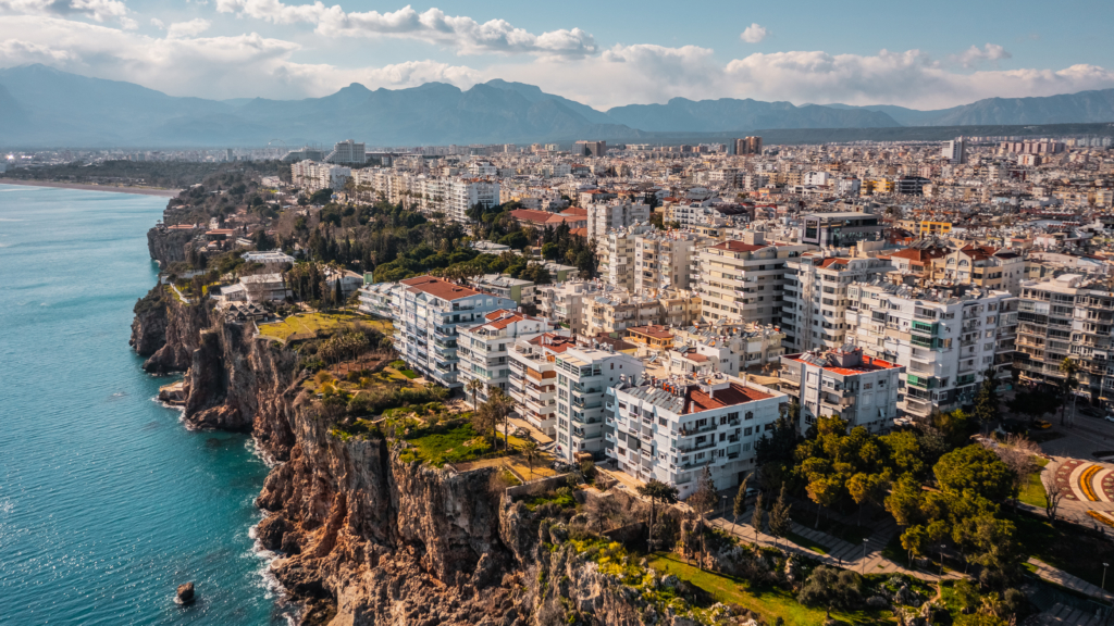 Why Antalya Dental Clinics Are a Top Choice for Dental Implants in 2025