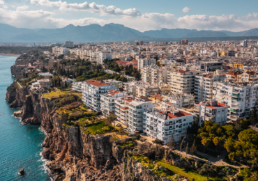 Why Antalya Dental Clinics Are a Top Choice for Dental Implants in 2025