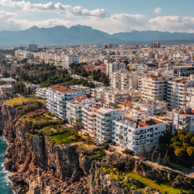 Why Antalya Dental Clinics Are a Top Choice for Dental Implants in 2025